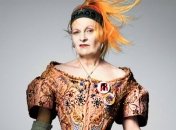 Вивьен Вествуд спасла модель от позора, прикрыв ее обнажонную грудь