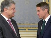 Порошенко и госсекретарь обороны Британии обсудили военное сотрудничество