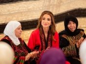 Снова в вышиванке: королева Иордании потрясла мир роскошным нарядом