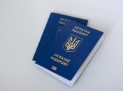 Украинский паспорт – первый документ, который пограничники требуют во время выезда из страны