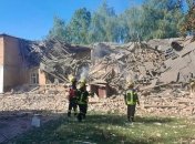 Россияне "Шахедом" полностью уничтожили школу на Сумщине: убили директора, библиотекаря и еще двух людей