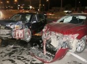 Машины разбиты в хлам: эксклюзивные фото и видео ДТП с пострадавшими на Дружбы народов в Киеве