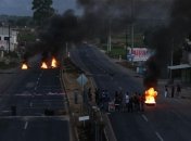 В Мексике во время протестов автомобиль въехал в полицейских 