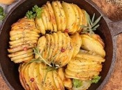 Печеный картофель с шампиньонами – простой рецепт