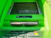 Сотрудник банка чуть не поджег магазин в Киеве, пытаясь взломать банкомат (фото и видео)