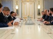 Зеленский, Волкер и Сондланд обсудили ситуацию в зоне ООС