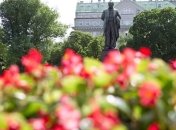 Янукович обязал МИД упорядочить памятники Шевченко за рубежом 