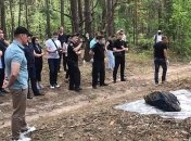 Под Киевом в лесу нашли два закопанных трупа 