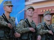 По Львову прошли более тысячи военных