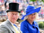 Король Чарльз III и Камилла прибыли на конскую гонку