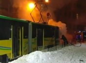 Пассажиры тушили снежками: во Львове загорелся трамвай (видео)