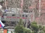 В России шестой час не могут задержать мужчину: он отстреливается, но есть преграда и опаснее (видео)