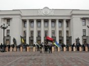 Сегодня 450 членов самообороны Майдана поедут на военные учения