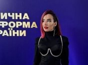 Певица SHADU удивила образом на красной дорожке