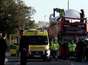 Туристический автобус в Мальте столкнулся с ветвями: двое погибших