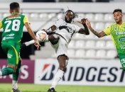 Известный футболист вырубил соперника ударом ногой в голову (Видео)