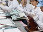 Apple обещает улучшить условия труда на своих заводах