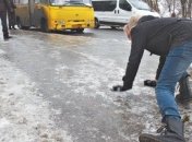 Ужасный гололед в Киеве породил массу шуток и мэмов: лучшее