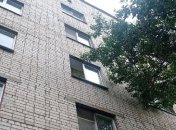 Пока мама отвернулась: в Черкассах пятилетняя девочка упала с третьего этажа на асфальт (фото)