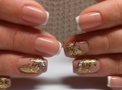 Маникюр 2020: стильные идеи дизайна с золотыми цветами (Фото)