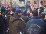 Митинг под российскими флагами проходит в Донецке  
