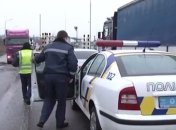 Полиция Украины предложила сопровождать грузовики РФ за деньги