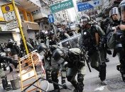 Полиция снова применила слезоточивый газ в Гонконге (Фото)