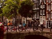 Главная "достопримечательность" Амстердама закрыта: туристам хотят запретить кафе с каннабисом 