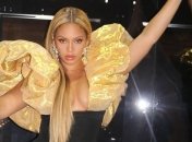 Бейонсе похвасталась пышными формами в сексуальном платье (Фото)