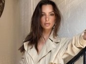 Модель Эмили Ратаковски похвасталась идеальным телом в бикини на пляже (Фото)