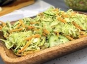 Вкусный и полезный витаминный салат из капусты