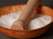 Врачи рассказали, почему нужно есть меньше соли
