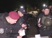 Нападение на полицейских: в Киеве разыскивают ночного стрелка (Видео)