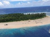  SOS на песке: с необитаемого острова в Тихом океане спасли трех человек