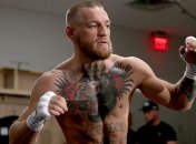 Скандалист Макгрегор избил человека в баре