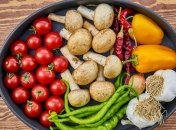 Лікарі розповіли, які овочі можна готувати, а які категорично ні