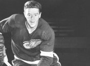 Умер легендарный канадский хоккеист 
