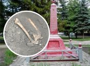 Кости нашли возле обелиска.