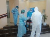 У эвакуированных в Новых Санжарах взяли образцы на проверку признаков вируса