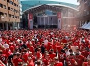 Болельщики Ливерпуля спели Уou’ll never walk alone в перед финалом Лиги чемпионов (Видео)