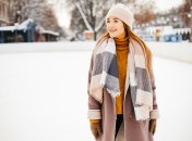 Шарф, підперезаний паском і вдягнутий на пальто - нестандартний спосіб