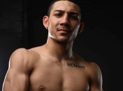 Теофимо Лопес упал на канвас после брутального удара во время спарринга (Видео)