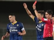 Дубль Ди Кармине и два удаления - в обзоре матча Верона - Кальяри (Видео)