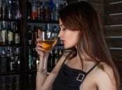 Ученые рассказали, как алкоголь влияет на кожу