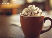 Горячий шоколад отлично согревает (изображение создано с помощью ИИ)