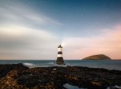 Лучи света в ночи для тех, кто в море: топ маяков, окруженных жуткими легендами