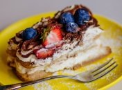 Торт без выпечки со сгущенкой - простой рецепт