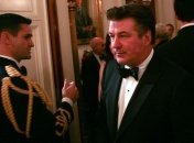 Голливудский актер Алек Болдуин вновь вступил в стычку с папарацци