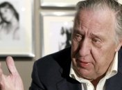 Знаменитый писатель признался в работе на разведку 