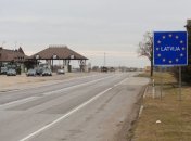 Країни Балтії знімають обмеження на пересування транспортом